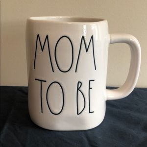 Rae Dunn MOM TO BE mug